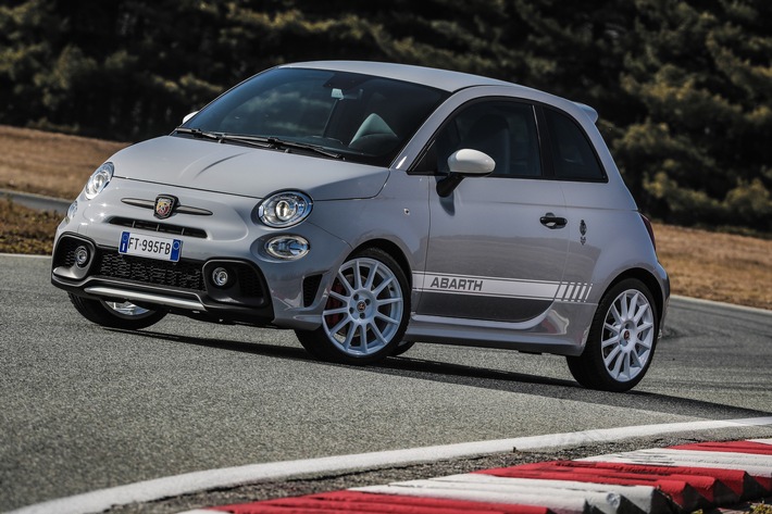 Abarth 595 esseesse: Würdigung von 70 Jahren Stil und Leistung